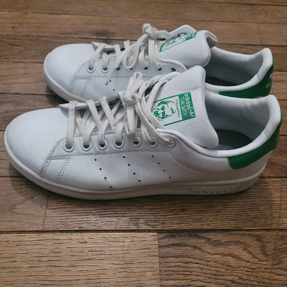 Used Stand Smith Adidas needs a new home and wash - Picture 2 of 4
